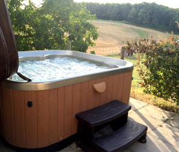 Jacuzzi at Peyrenegre Gites Jacuzzi at Peyrenegre Gites